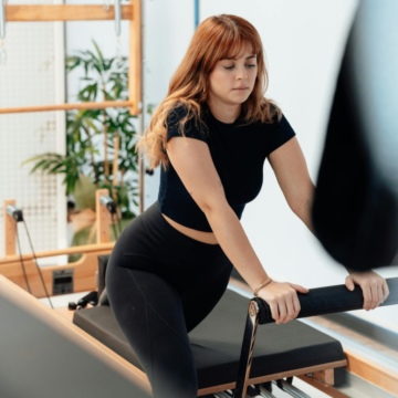 También conocido como “power house” en Pilates, se refiere a los músculos profundos del abdomen, la espalda baja y los glúteos.
